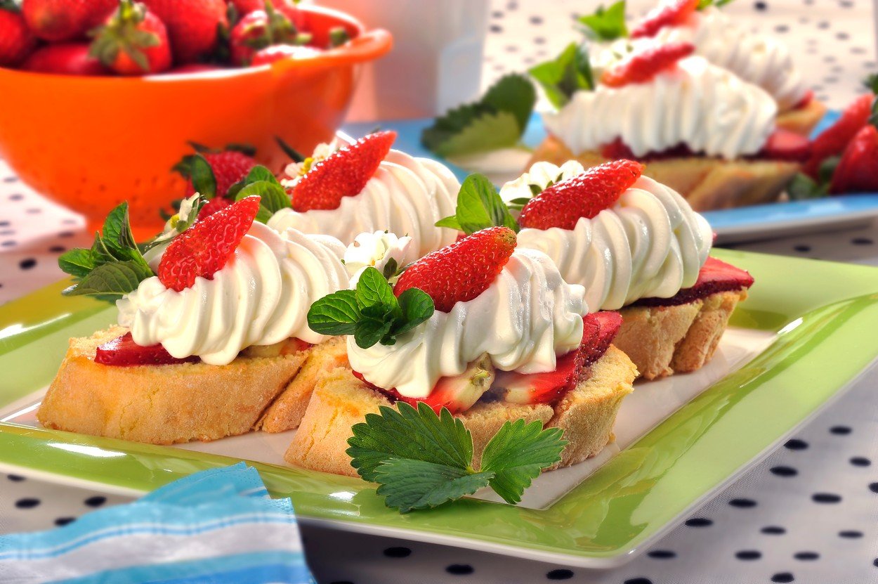 Baguettes with Cream and Fruits